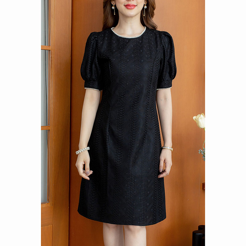 kudapy เดรสลูกไม้สวยหรู ลูกไม้พรีเมียมผ่านขั้นตอนอัดกาว ทำให้ผ้าสวยมีมิติ มีดีเทลแต่งมุกรอบคอและแขนเพิ่มความหรูและหวาน