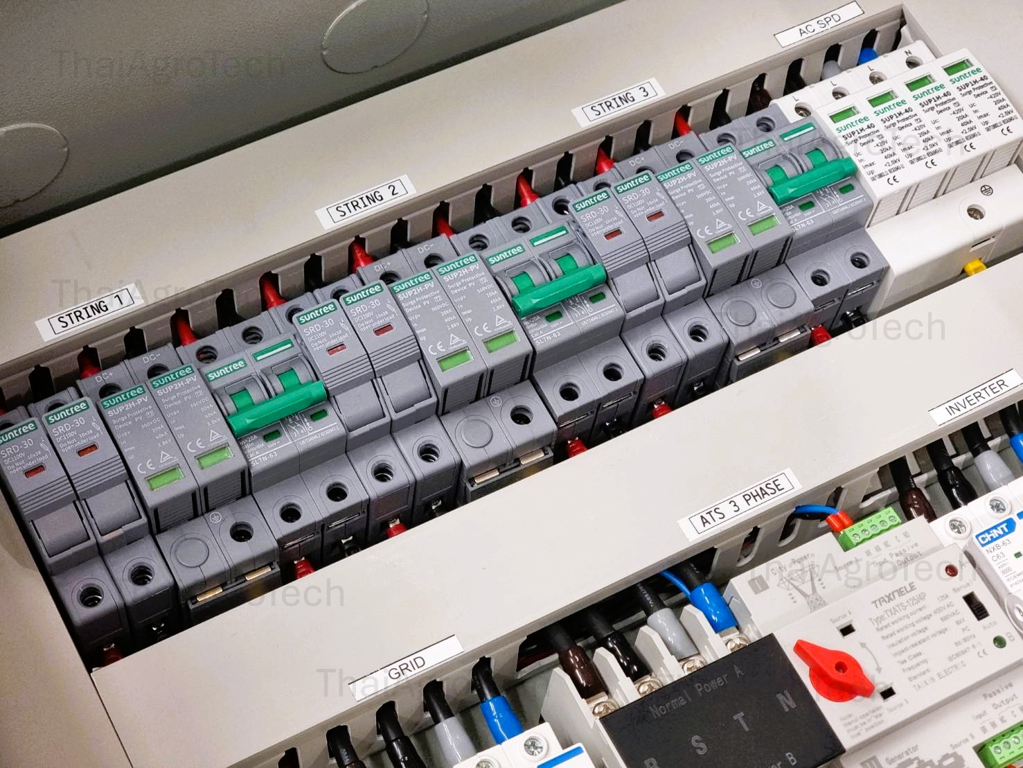 ตู้คอมบายเนอร์แบบไฮบริดแบบออนออฟกริด 3สตริง 3เฟส Hybrid On-OffGrid ขนาด 10kw-40Kw MCCB, RCBO, DC 3string 1000V, ATS 100A 4P (3Phase) ระบบโซล่าเซลล์ ไฮบริด #Deye #Growatt #PowMr #SRNE #LVTOPSUN #Anern