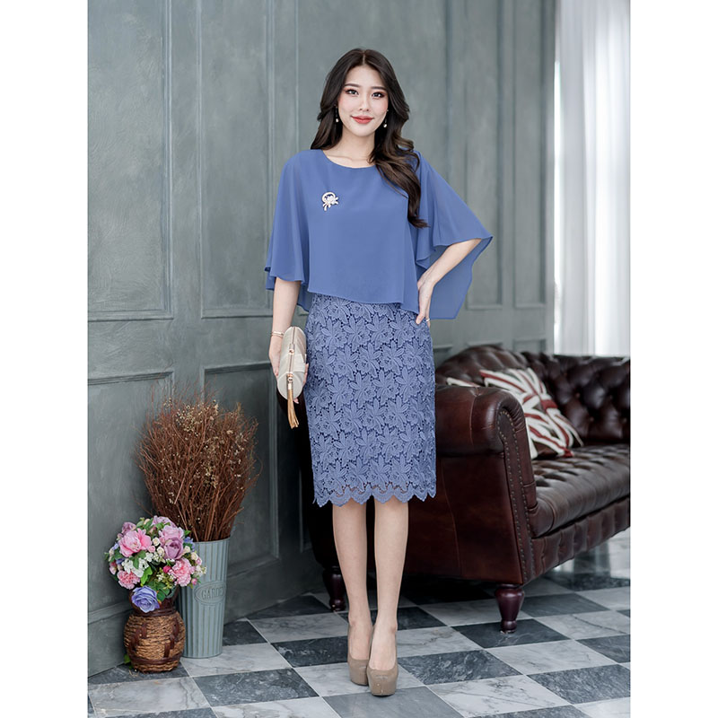 kudapy เดรสสั้นสีม่วง/สีฟ้าคราม ลูกไม้เงาเนื้อดี ทอลายสวยๆ ดีไซน์ตัดเย็บเป็นกระโปรงทรงตรง ด้านบนเป็นผ้าชีฟองเย็บคลุมทั้งตัวเป็นงานปีกผีเสื้อ