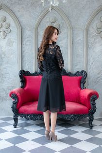 kudapy เดรสสั้นลูกไม้โทนสีดำ เนื้อผ้าดีสวยงามมาก ตัวเสื้อใช้ลูกไม้คัดเกรดอย่างดีเนื้อเงาทอลายแน่นๆ