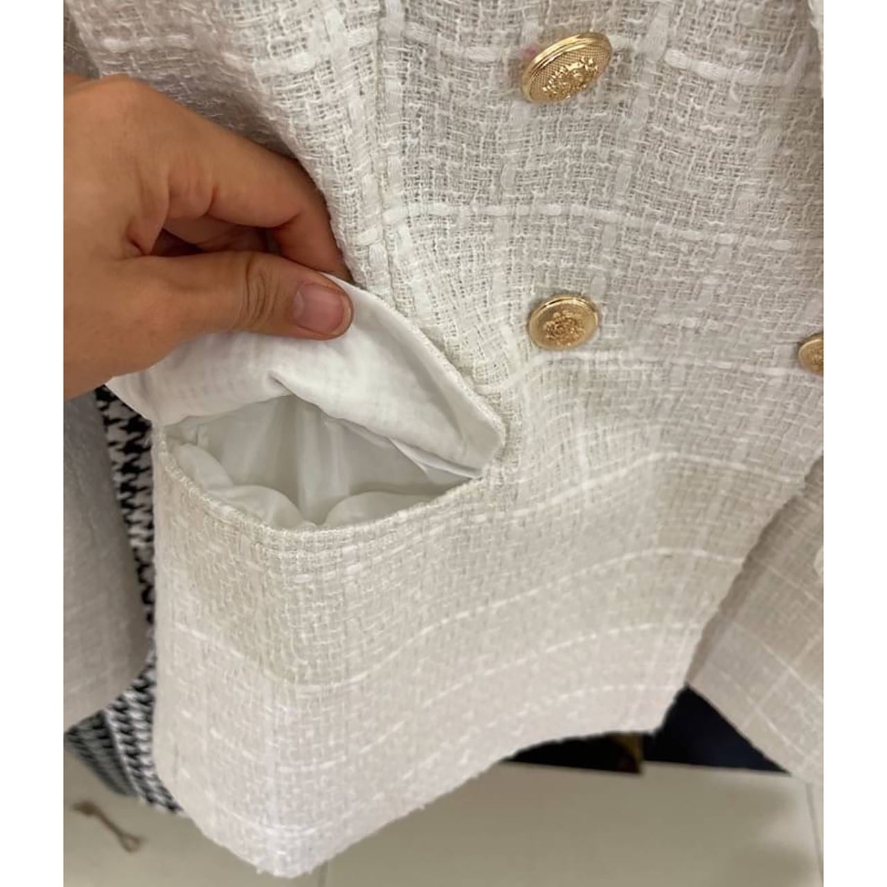 kudapy เสื้อคลุมสีขาว เสื้อคลุมผ้าทวิต over size กระดุมทอง มีซับในทั้งตัว กระเป๋าจริง