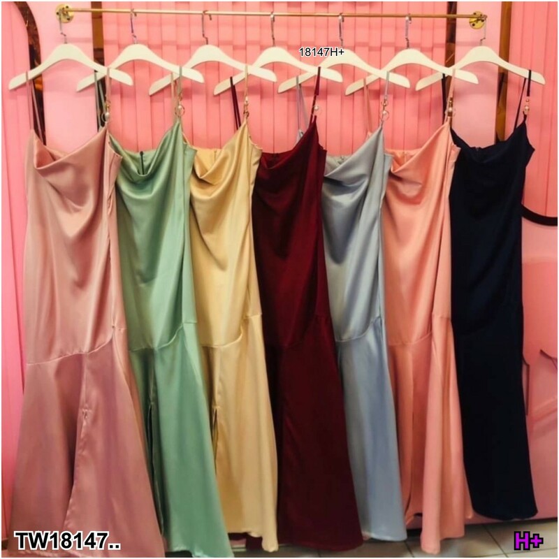 kudapy เดรสราตรียาว สายเดี่ยว แต่งไขามุก ผ้าเงาซาร่า ชายเดรสแต่งระบาย มีซิปหลัง