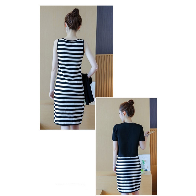 kudapy ชุดเซทเสื้อแฟชั่นสกรีนอก มาพร้อมเดรสแขนกุดลายขวางสวยน่ารักสไตล์เกาหลี