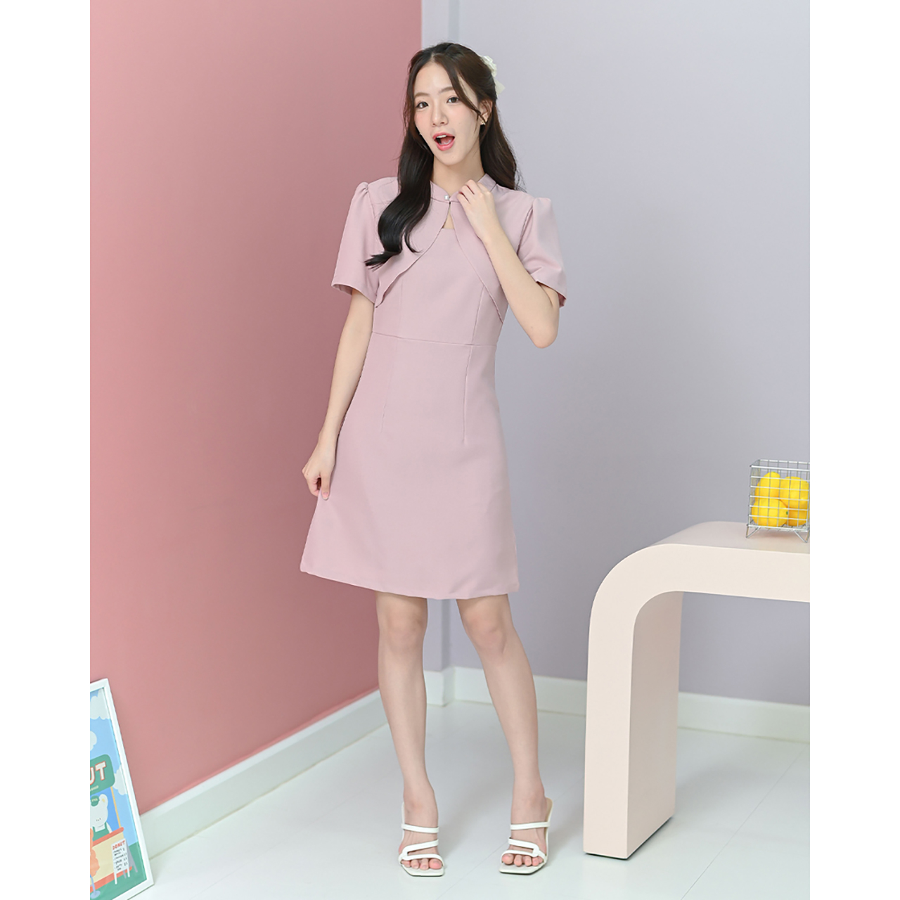 kudapy เดรสทรงเอแขนสั้น ดีไซน์เย็บติดเสื้อคลุม คอกระดุมมุก รูดไหล่แขนพองน่ารัก