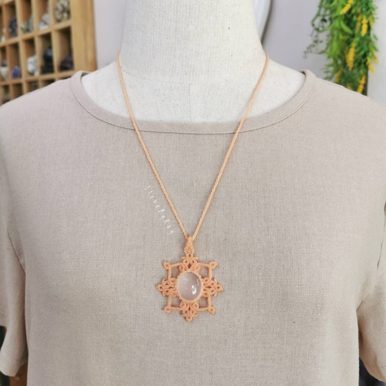 สร้อยคอเชือกถักจี้หินโรสควอตซ์ Rose Quartz