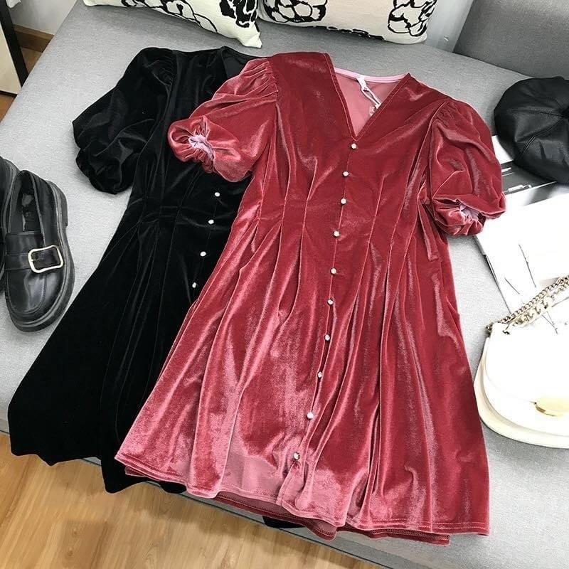 kudapy เดรสสั้นกำมะหยี่สีชมพู/สีดำ คอวีผ้ากำมะหยี่ แต่งกระดุมเพชรเกร๋ๆ ทรงแขนตุ๊กตา