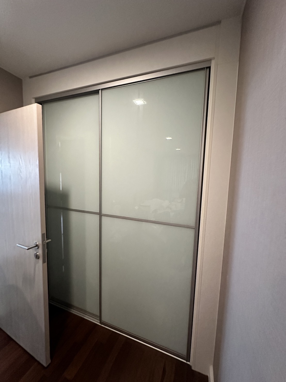 สนใจชมห้องติดต่อได้เลย Line ID: Smile-easy ปล่อยเช่าคอนโด เดอะ เมโทรโพลิส สำโรง อินเตอร์เชนจ์ (The Metropolis Samrong Interchange) - 3ห้องนอน 3ห้องน้ำ 1ห้องนั่งเล่น - ใกล้ BTS สำโรง - ขนาดห้อง 146 ตรม. ชั้น 30