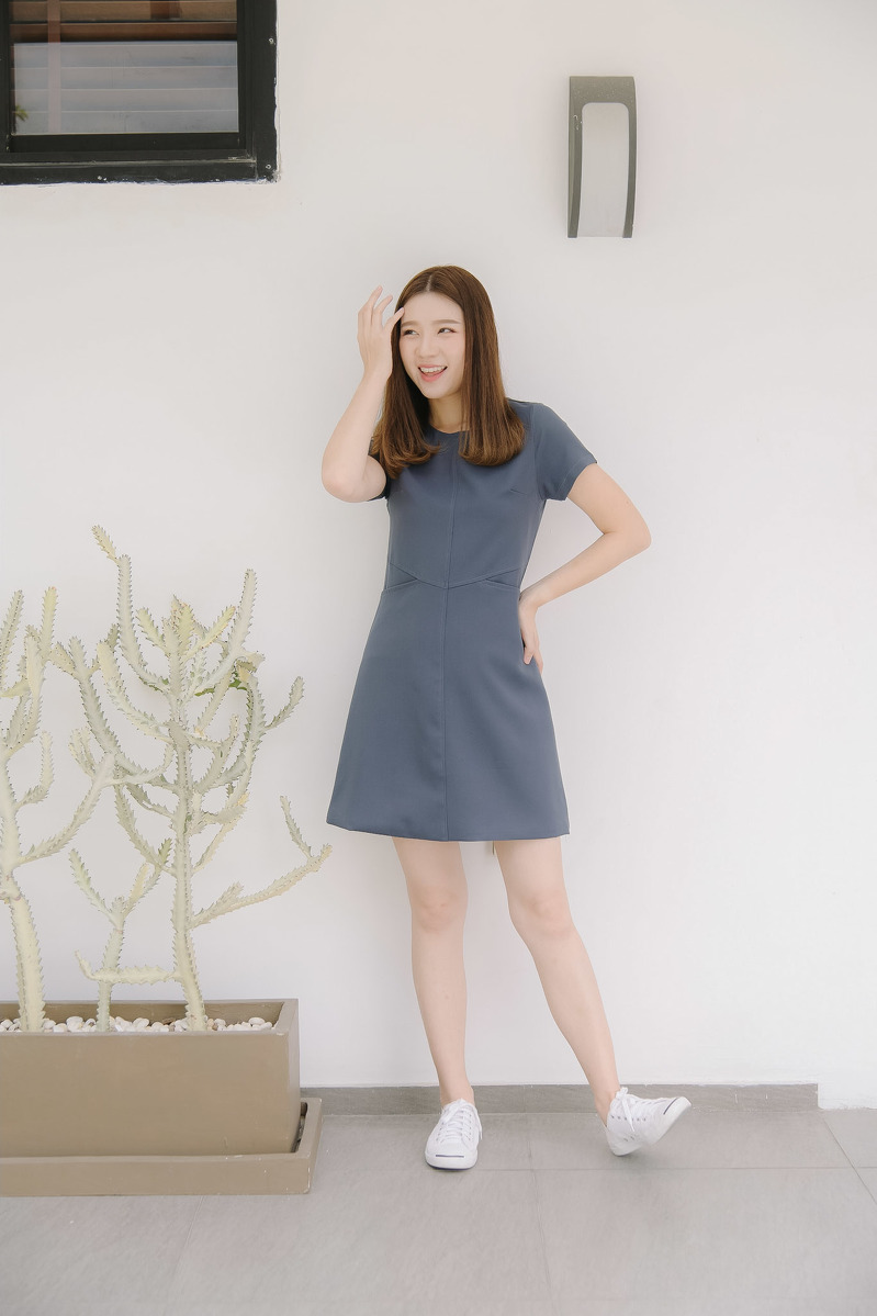 kudapy ชุดเดรสสั้นสีดำ,สีเทา กระเป๋าจริง2ฝั่งด้านข้าง คัทติ้งตัดต่อกลางลำตัวและดีไซน์ซ่อนกระเป๋า