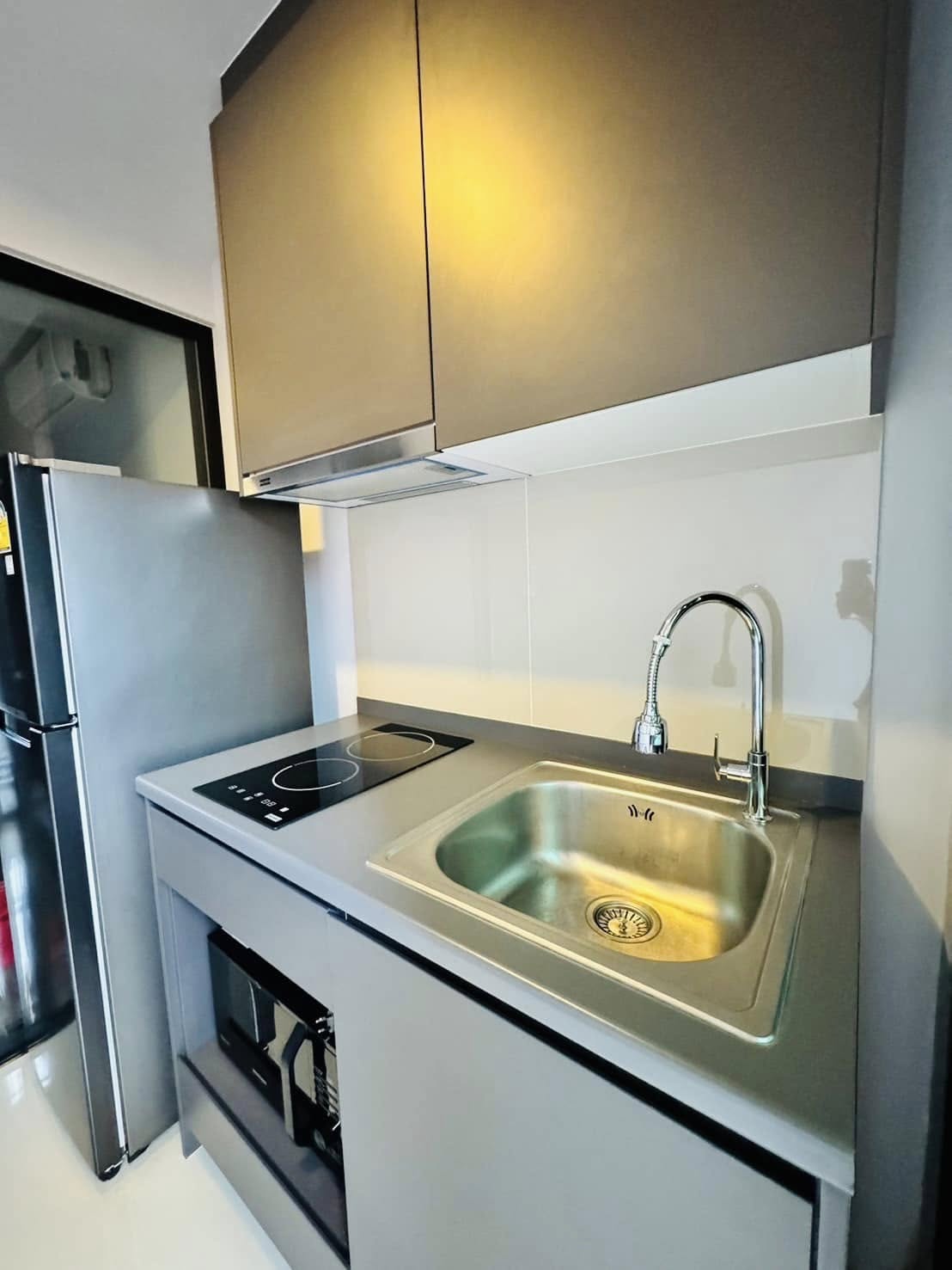 ให้เช่าคอนโด Monte Rama 9 (มอนเต้ พระราม 9) โซน รถไฟฟ้า ARL รามคำแหง ห้องแบบ 1ห้องนอน / 1 ห้องทำงาน / 1ห้องน้ำ / โซนครัวปิด ขนาดห้อง 35 ตรม. ชั้น 7 ตึก C