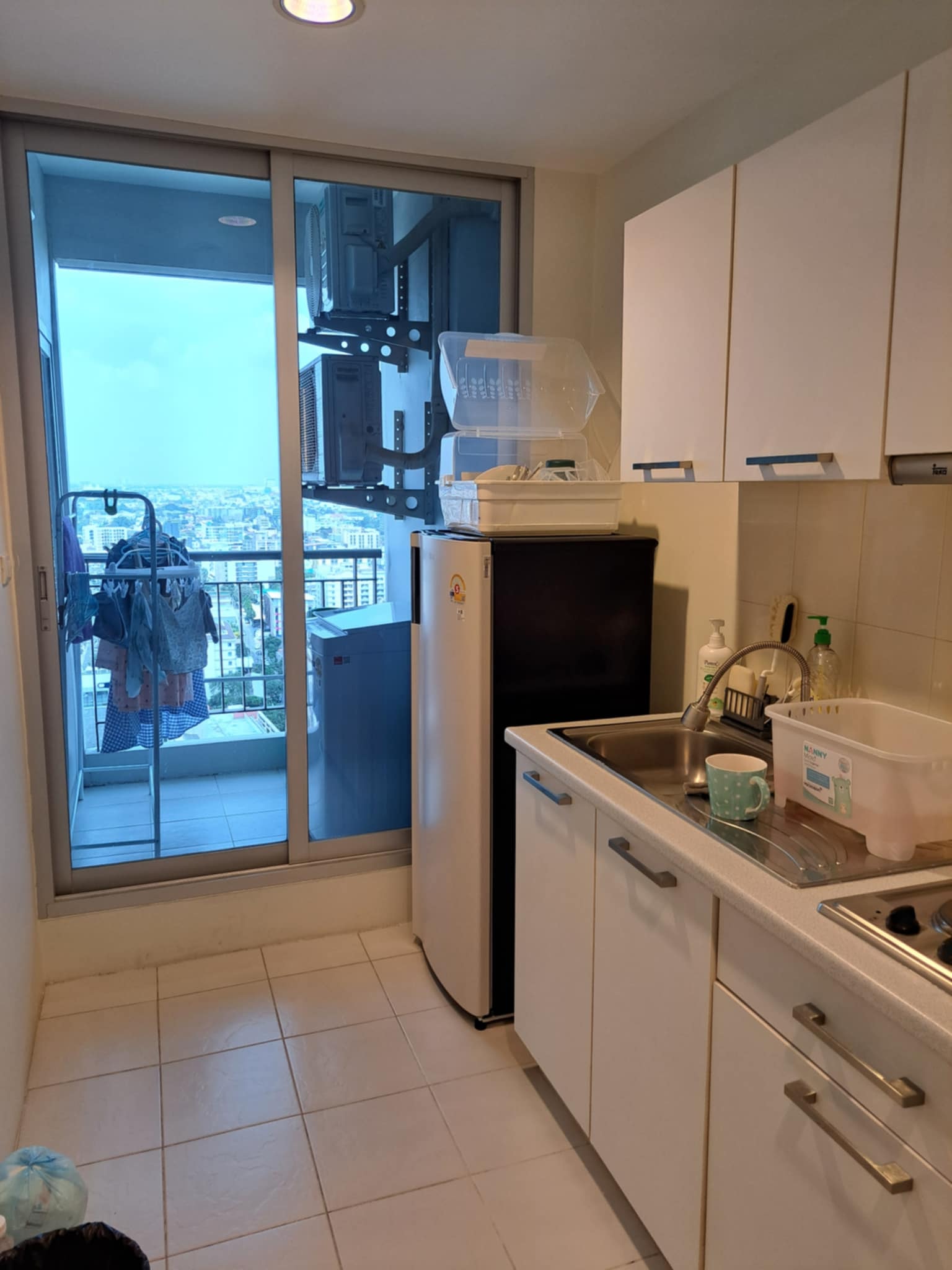 ให้เช่าห้องแบบ 1ห้องนอน 1ห้องน้ำ 1ครัวแยก โซนพื้นที่ MRT สุทธิสาร คอนโด Life @ Ratchada - Suthisan (ไลฟ์ แอท รัชดา - สุทธิสาร) High Rise ขนาดห้อง 42 ตรม. ชั้น 22