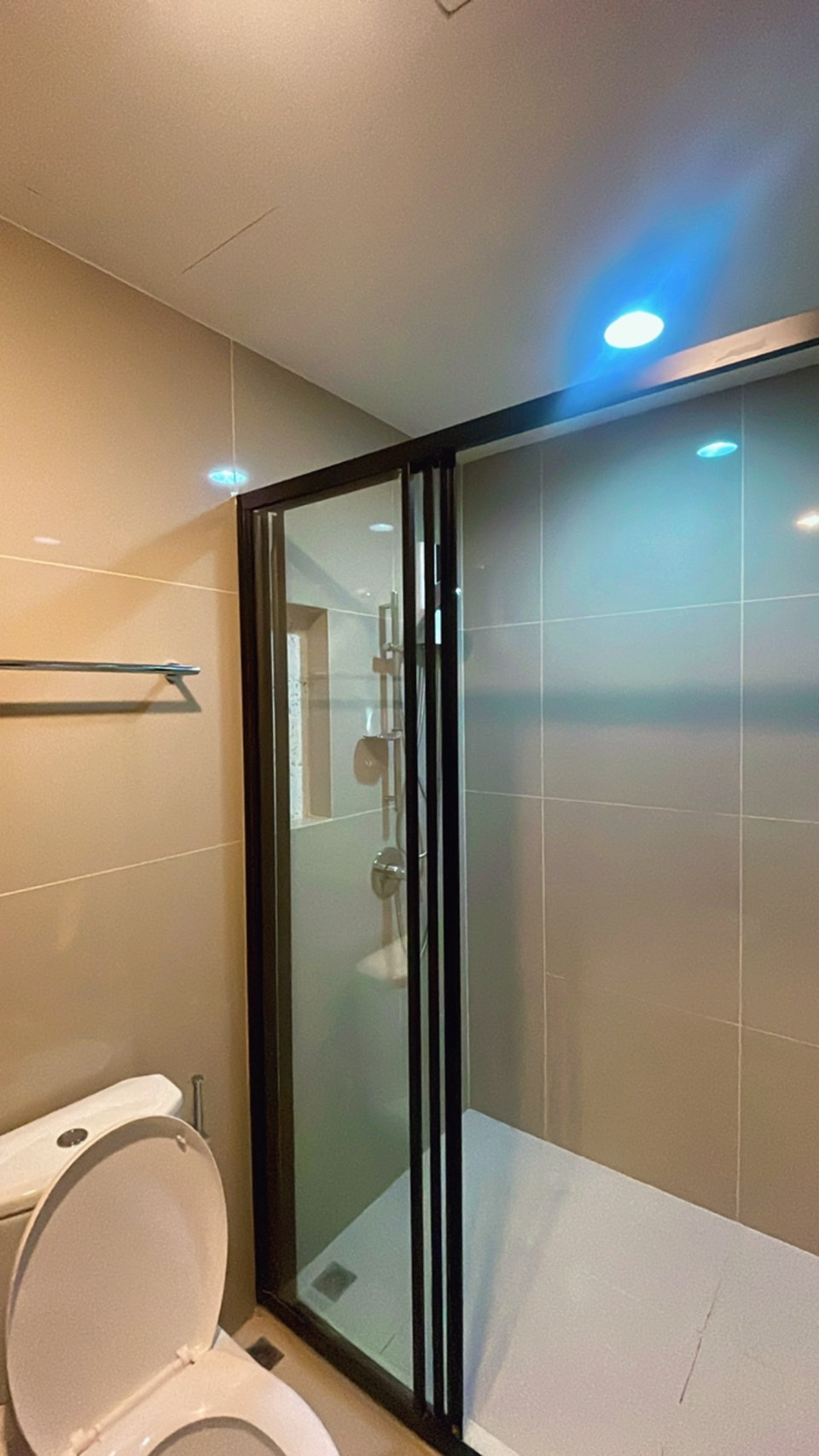 ปล่อยเช่าคอนโด XT Huaikhwang (เอ็กซ์ที ห้วยขวาง) - Studio 1ห้องครัว 1ห้องน้ำ - ใกล้ MRT ห้วยขวาง - ขนาดห้อง 30 ตรม. ชั้น 10 ตึก B