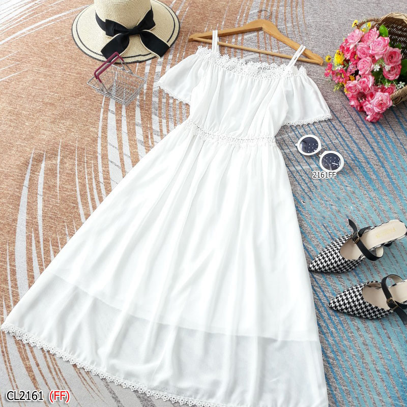 kudapy เดรสยาวสีขาว/สีเหลือง/สีชมพู สายเดี่ยว งานผ้าชีฟองมีซับใน ดีไซน์แต่งปาดไหล่ อกเอวและชายเดรสแต่งแซมด้วยผ้าลูกไม้ถักทออย่างละเอียด