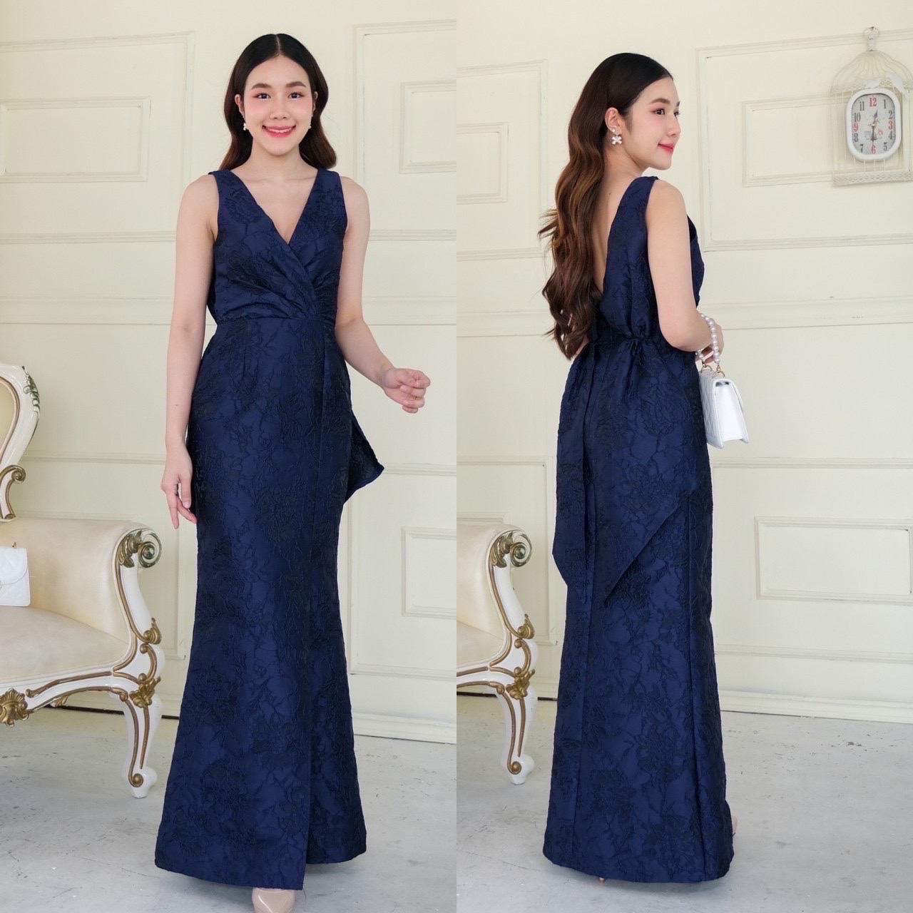 kudapy เดรสยาวสีขาว/แดง/ทอง/ชมพู/กรมท่า/ฟ้า/เขียว ผ้าพิมพ์ลายนูน ทรงคอวี กระโปรงทรงหางปลาเข้ารูป ด้านหลังจับผ้าจีบ ทรงหูกระต่าย