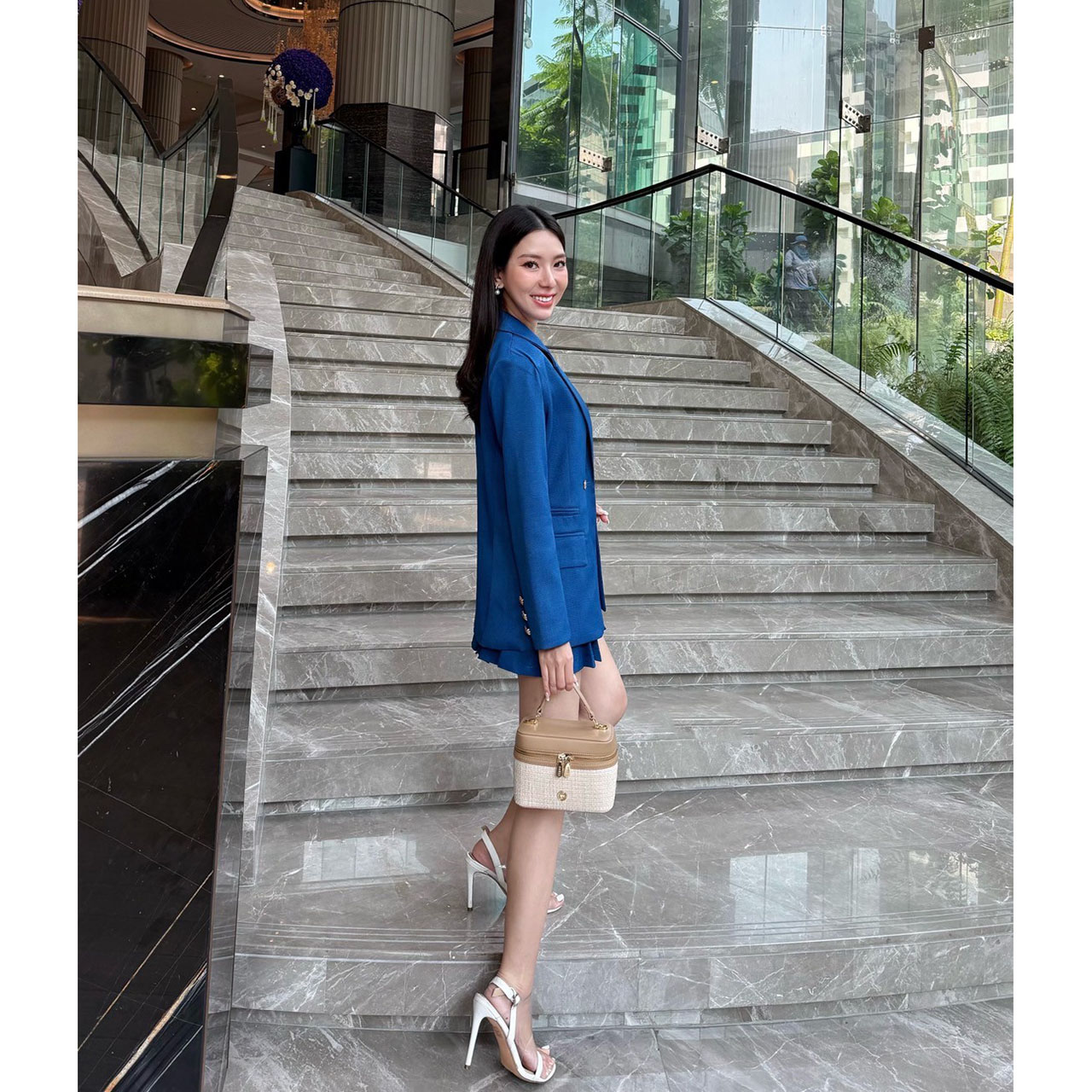 kudapy : เซ็ท 3 ชิ้น เสื้อแขนกุด+กระโปรง+Blazer แมทซ์ได้หลายลุค ตัวเสื้อแขนกุดกระดุมจริง กระเป๋าจริงด้านหน้า