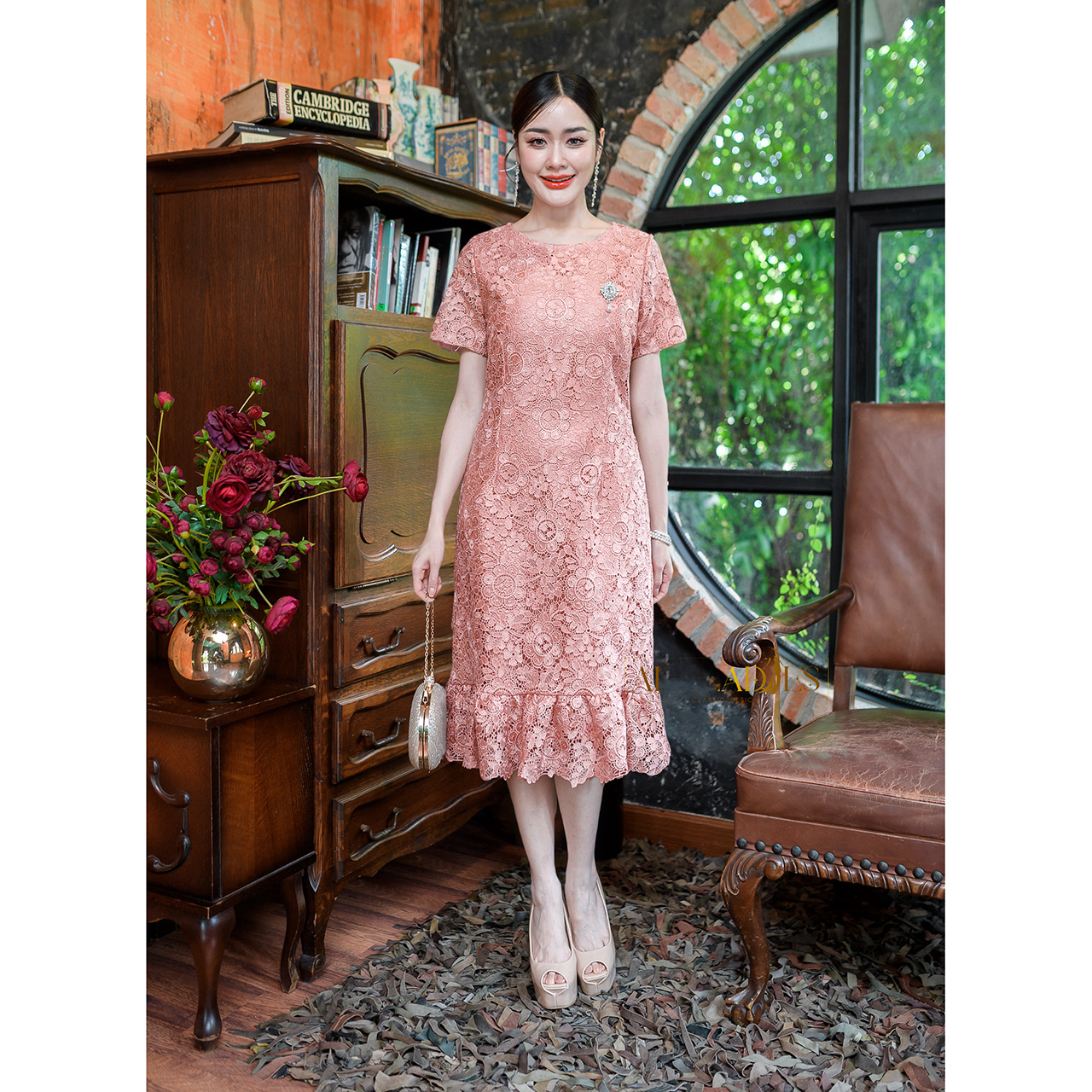 kudapy เดรสสั้นสีโอรส/สีฟ้า ลูกไม้ปาด้าคอตตอน ผ้าทอลาย แต่ด้วยเนื้อผ้าลูกไม้ทำให้ดูหรูหรา