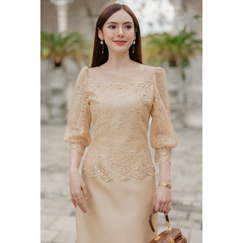 kudapy เดรสสั้นสีทอง/สีครีมทอง/สีชมพู ลูกไม้ทอปักวิ้งๆ เพิ่มความหรู ทรงคอปาดซีทรู ดีไซด์แขนบอลลูกเพิ่มผ้ามุ้งที่แขนป้องกันระคายผิว