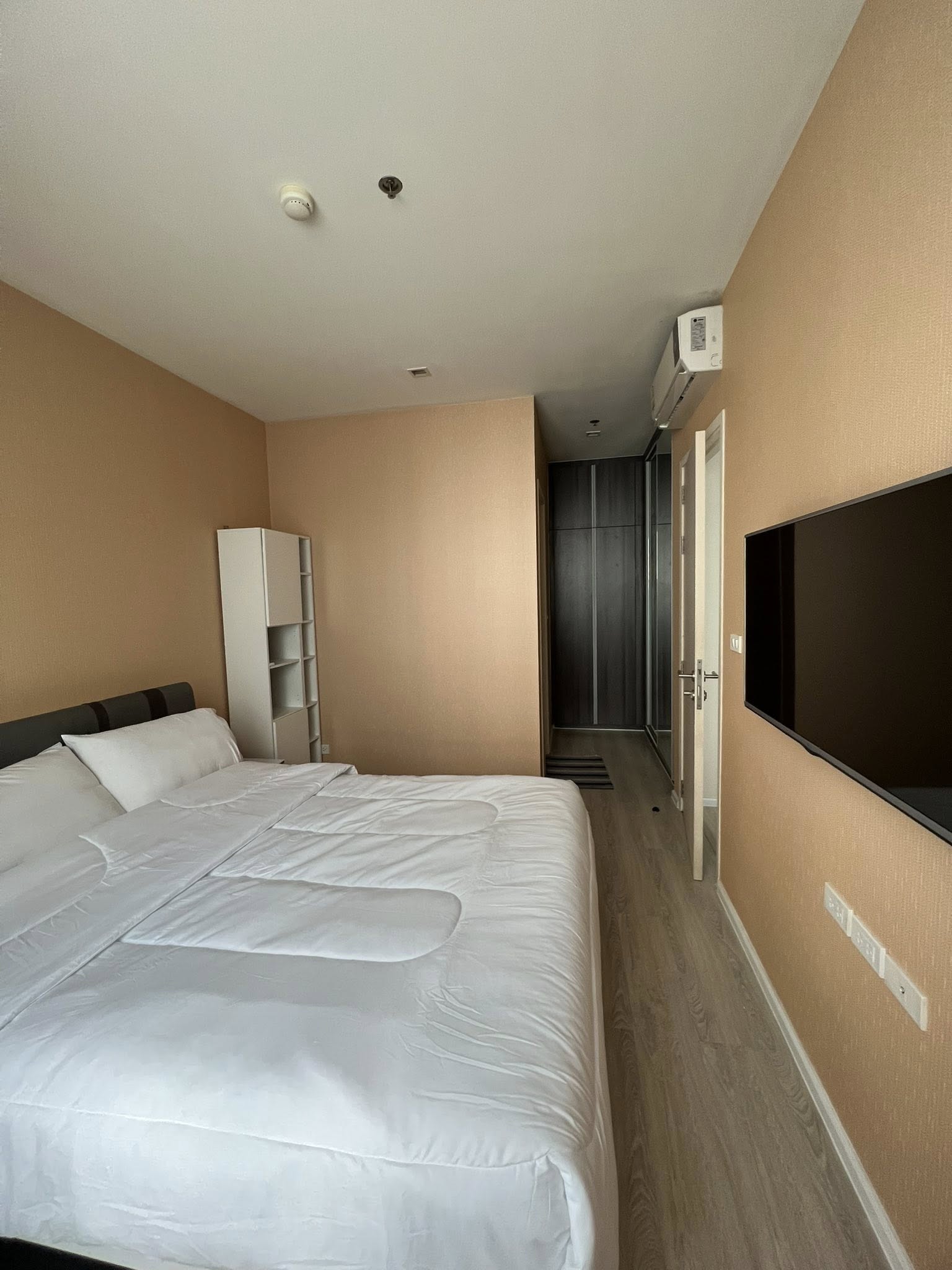 คอนโด Quinn Condo รัชดา 17 (ควิน คอนโด 17) High Rise โซนพื้นที่ MRT สุทธิสาร ให้เช่าห้องแบบ 1ห้องนอน 1ห้องน้ำ ขนาดห้อง 47 ตรม. ชั้น 5 ตึก A