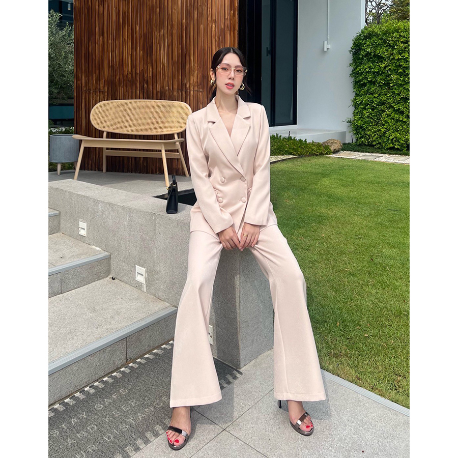 kudapy Set เสื้อสูท+กางเกง สีครีมนู้ด เสื้อสูททรงโอเวอร์ไซส์ มาพร้อมกับกางเกงทรงกระบอกใหญ่