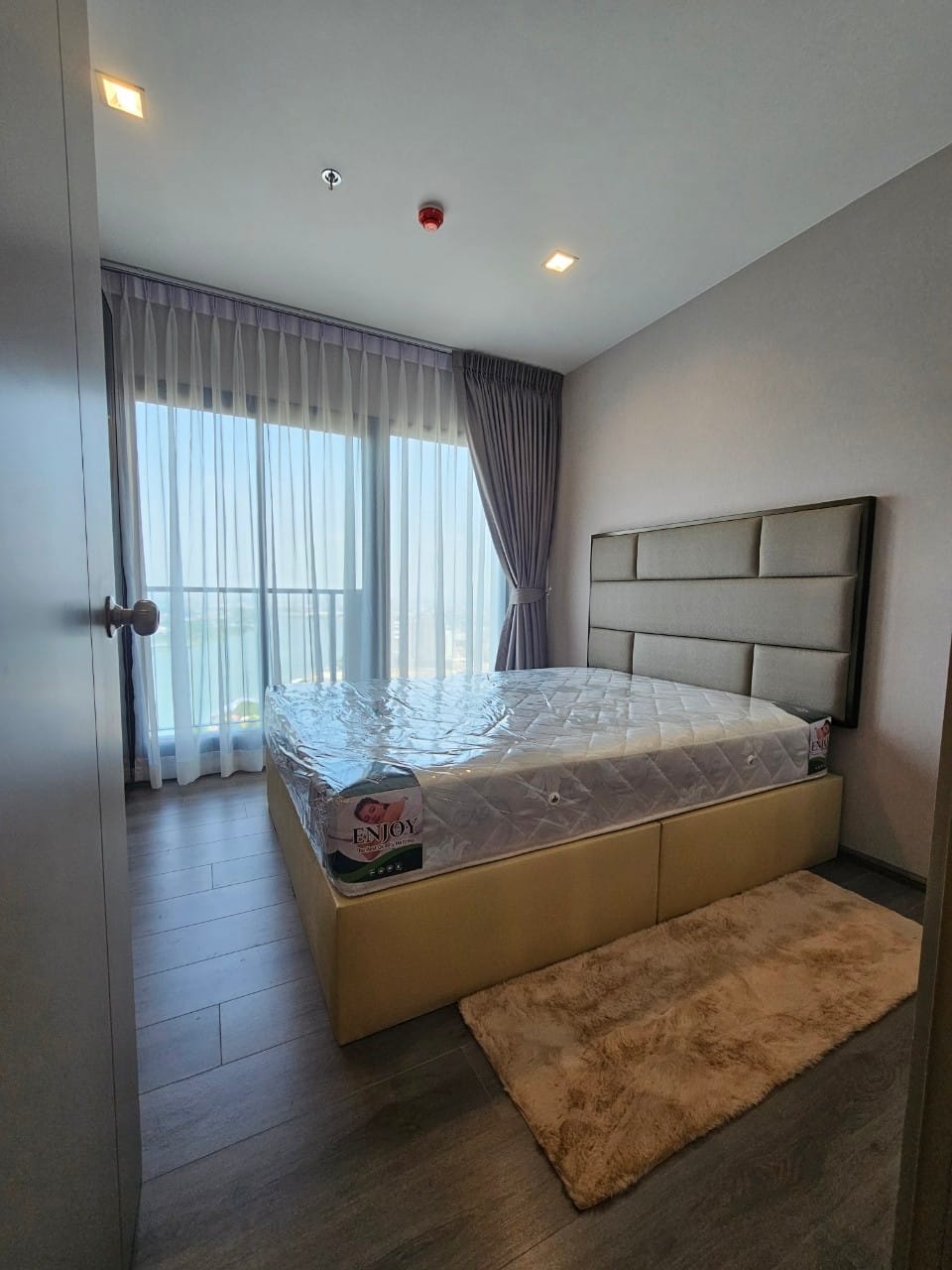 ปล่อยเช่าคอนโด The Politan Aqua (เดอะ โพลิแทน อควา) - ห้องสวยวิวแม่น้ำชั้นสูง 1ห้องนอน 1ห้องน้ำ 1ห้องนั่งเล่น - ใกล้ MRTพระนั่งเกล้า - ขนาดห้อง 30 ตรม. ชั้น 40 ตึก B