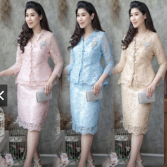 kudapy SET 2 ชิ้น เสื้อลูกไม้+กระดปรงสั้นสีฟ้า สีทอง สีชมพู แขนยาวแขนมีซับผ้ามุ้ง คอวี มีซับในในตัว