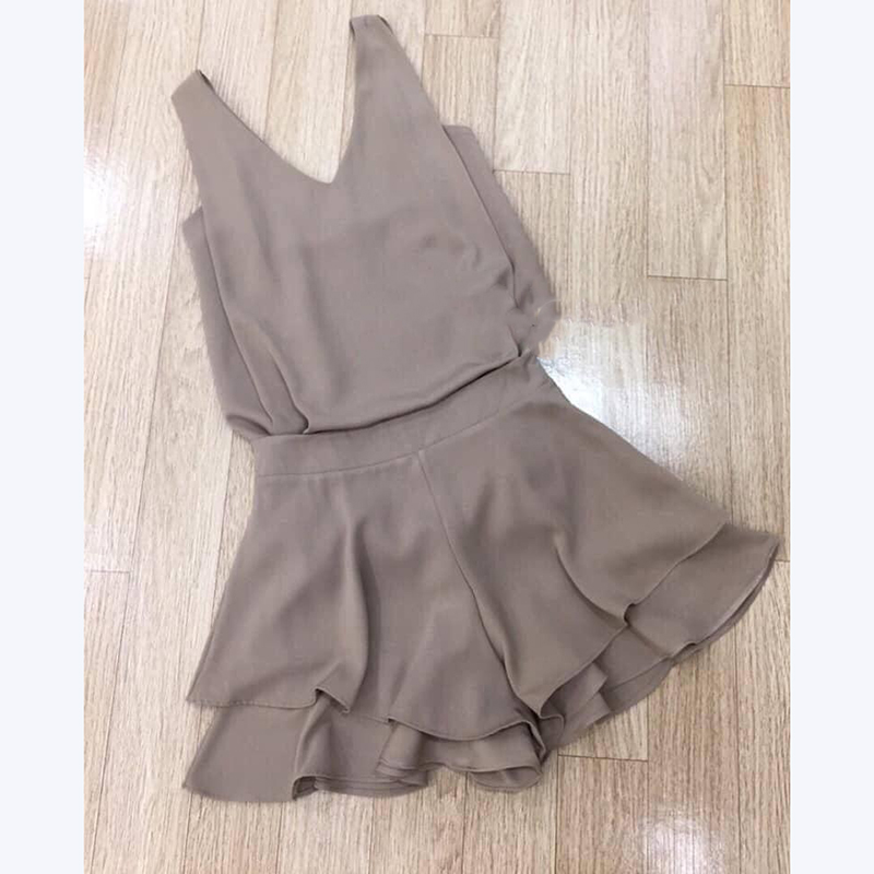 kudapy ชุดเซ็ตสีพื้นเสื้อกลามสายเดี่ยวด้านหลัง จับคู่กับกระโปรงกางเกงทรงสวย