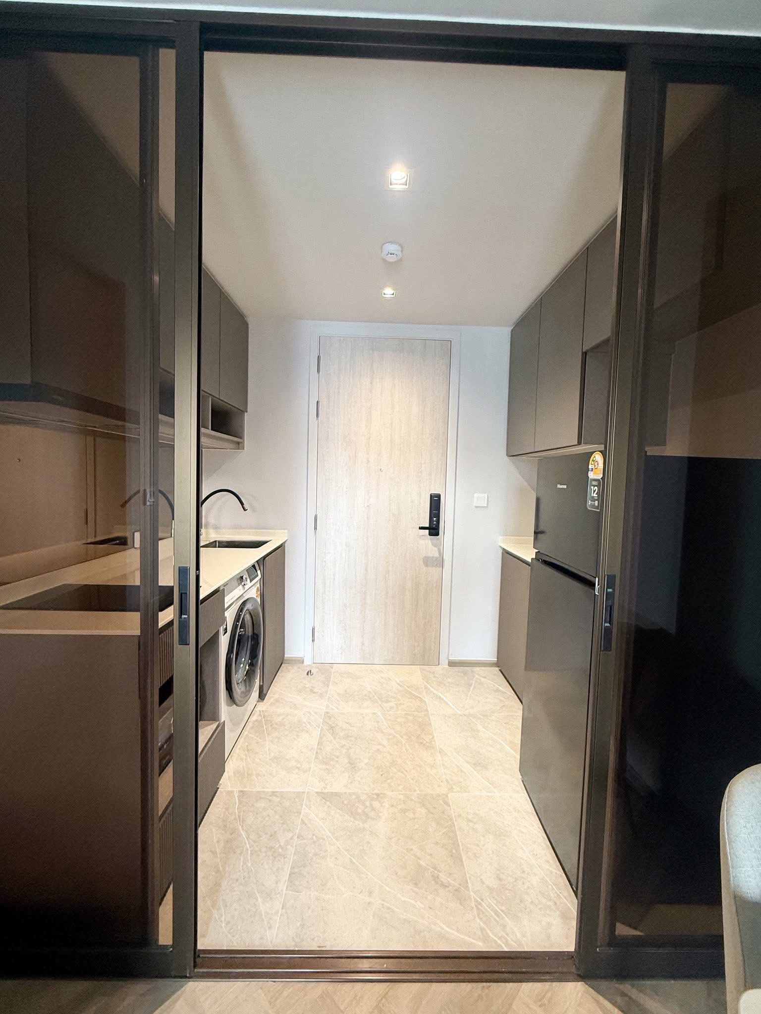 ให้เช่าคอนโด Chapter Thonglor 25 (แชปเตอร์ ทองหล่อ 25) โซนพื้นที่ BTS ทองหล่อ ห้องแบบ 1ห้องนอน / 1ห้องน้ำ / โซนครัวปิด ขนาดห้อง 35 ตรม. ชั้น 8 ตึก B