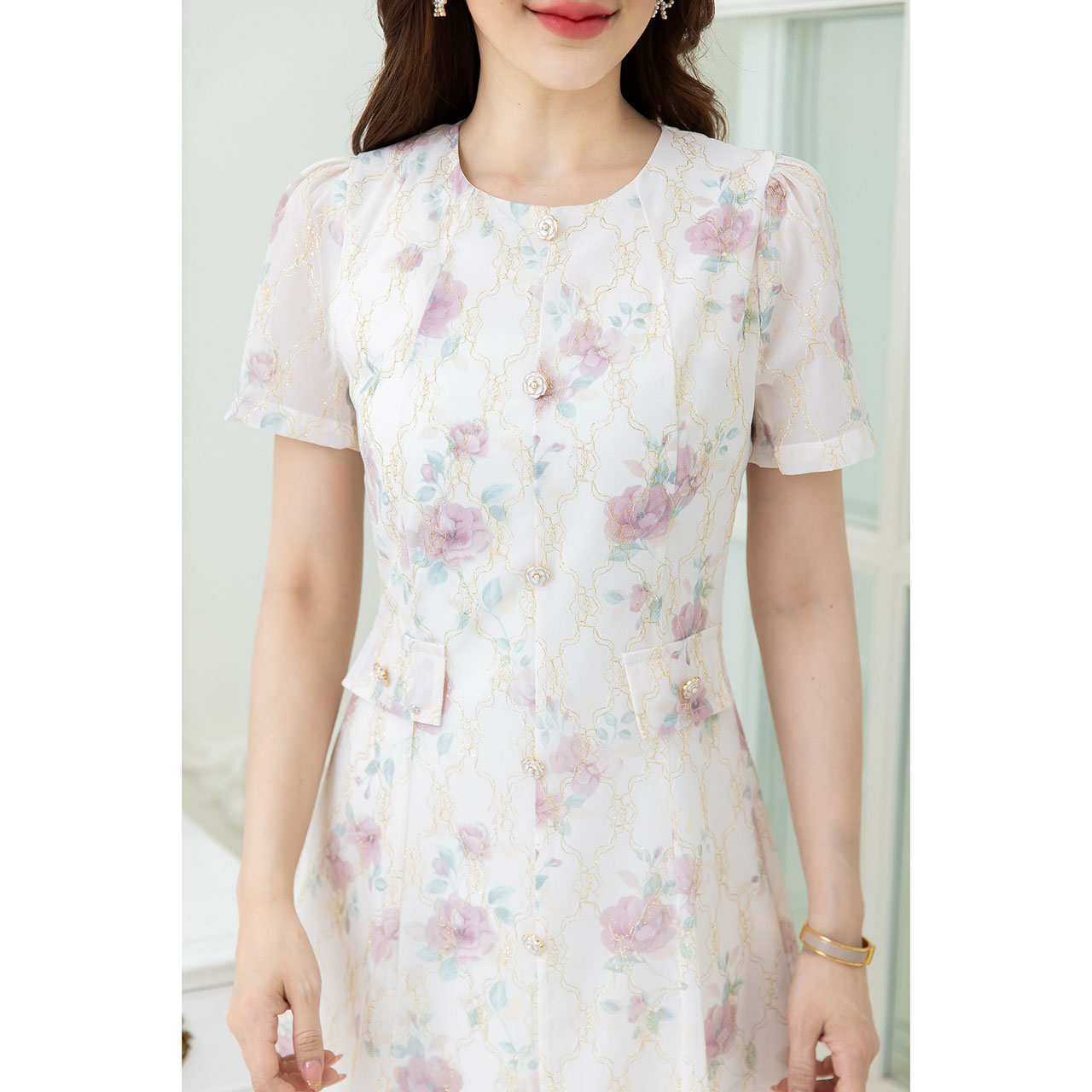 kudapy เดรสสั้นสี ครีม/สีชมพูม่วง ชีฟองพิมพ์ลายอัดกาวผ้าตาข่ายปักดิ้นทอง สวยหวาน แพทเทิร์นเรียบง่ายทรงสวย