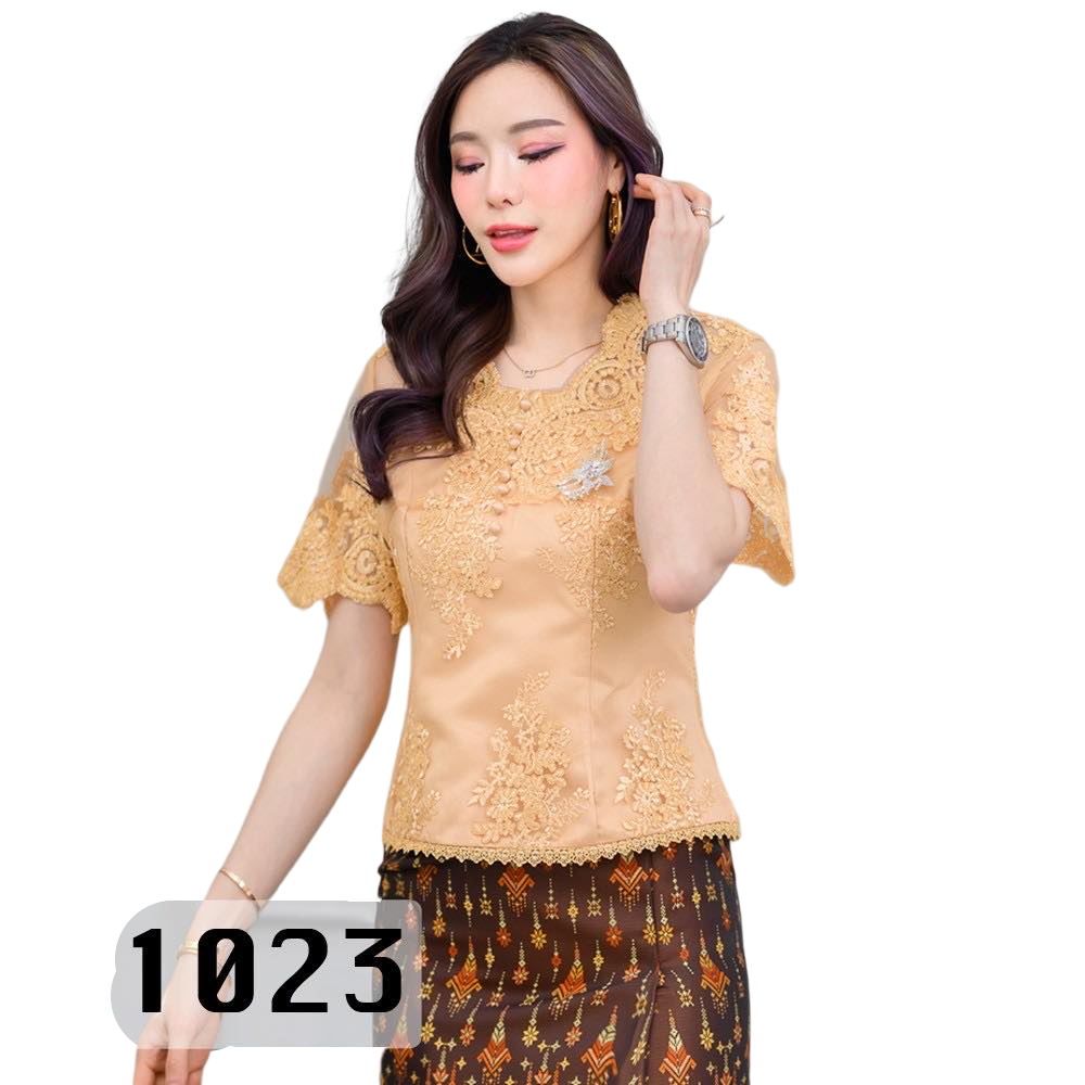 kudapy เสื้อลูกไม้สีทอง สีม่วง คอวีแต่งหยัก แขนสั้นลายสามมิติ เอวเก็บทรงสวยมากค่ะ (เฉพาะเสื้อนะคะ)