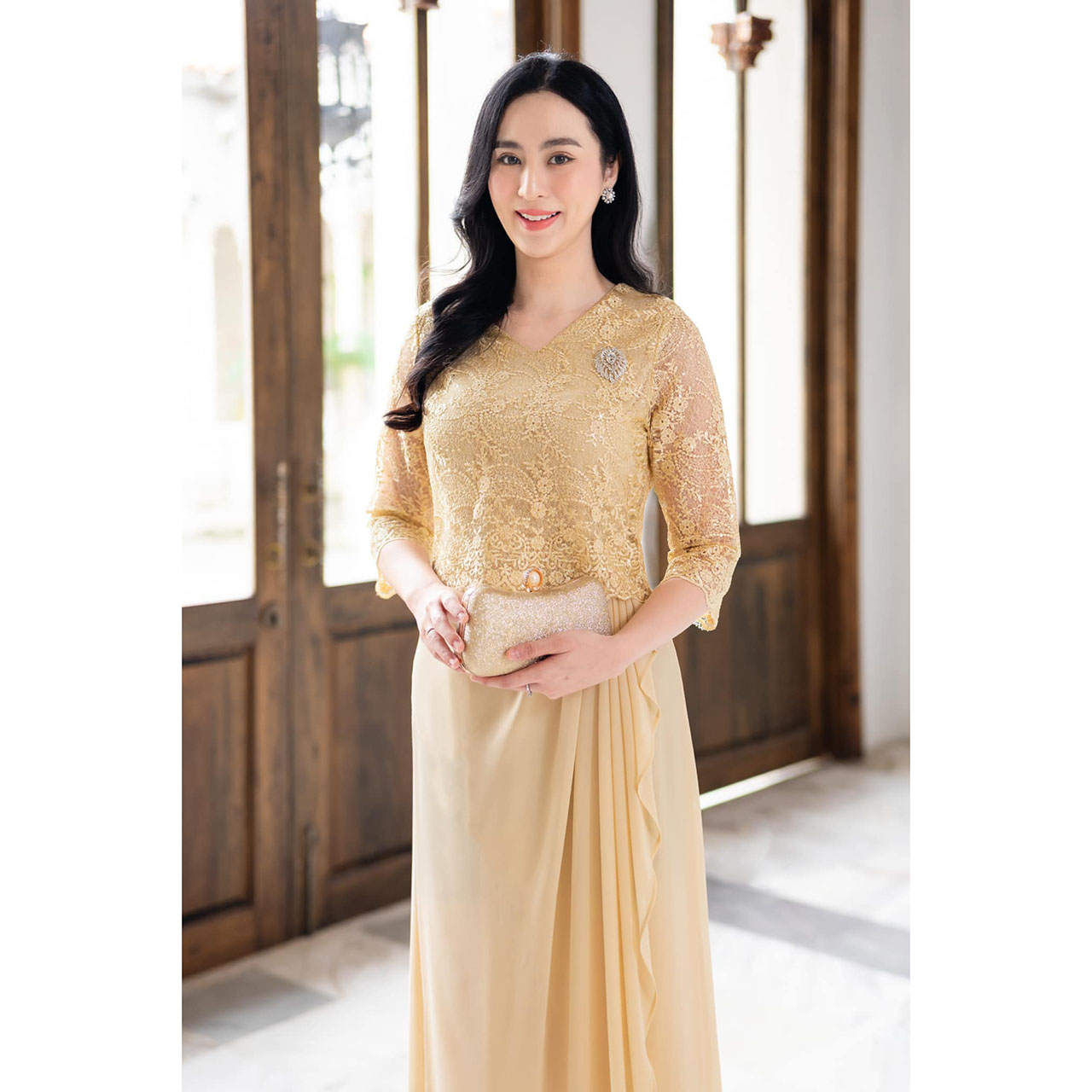 kudapy เดรสยาวสีชมพู/สีครีม/สีชมพูกะปิ เดรสออกงานตัวเสื้อลูกไม้ใยบวบทอแน่น ลูกไม้ปักเลื่อม ตัวกระโปรงจับจีบเป็นผ้าชีฟอง2ชั้น