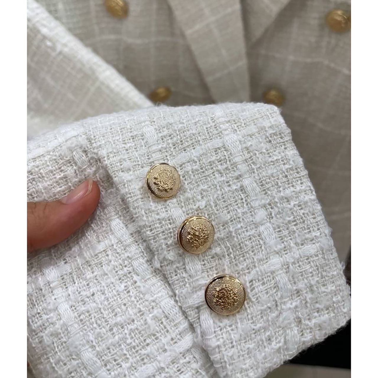 kudapy เสื้อคลุมสีขาว เสื้อคลุมผ้าทวิต over size กระดุมทอง มีซับในทั้งตัว กระเป๋าจริง