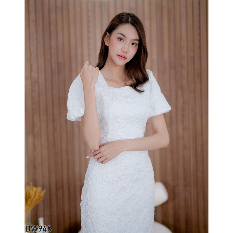 kudapy เดรสสั้นสีแดง/สีขาว/สีฟ้า ผ้าทอลายนูนคอเหลี่ยม ใส่ออกงาน ใส่ทำงาน ชุดดกี่เพา