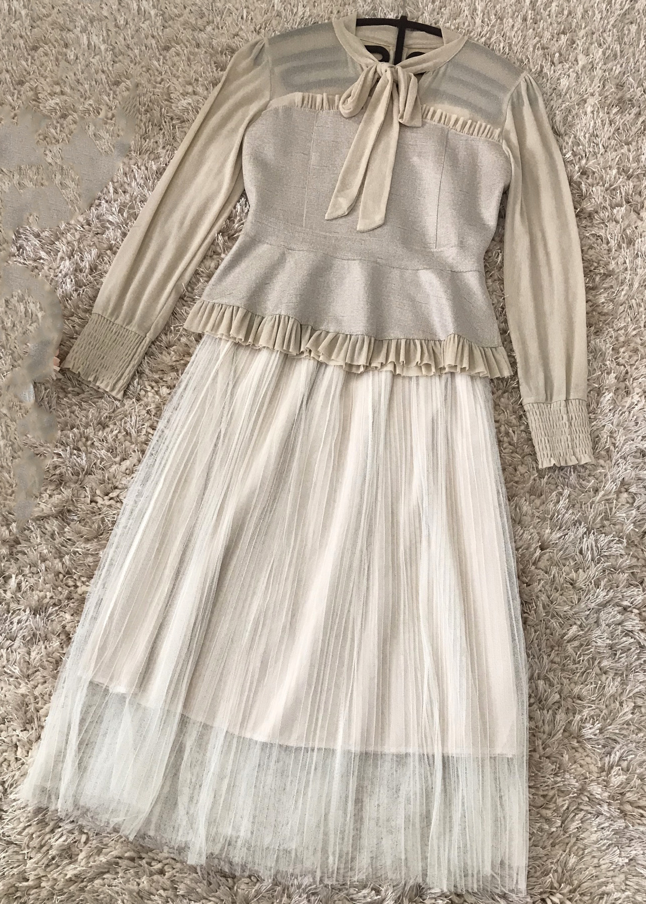 ชุดเซ็ทเสื้อและกระโปรงสีครีม คอผูกโบว์ ใส่คู่หรือใส่แยกชิ้นได้ค่ะ L