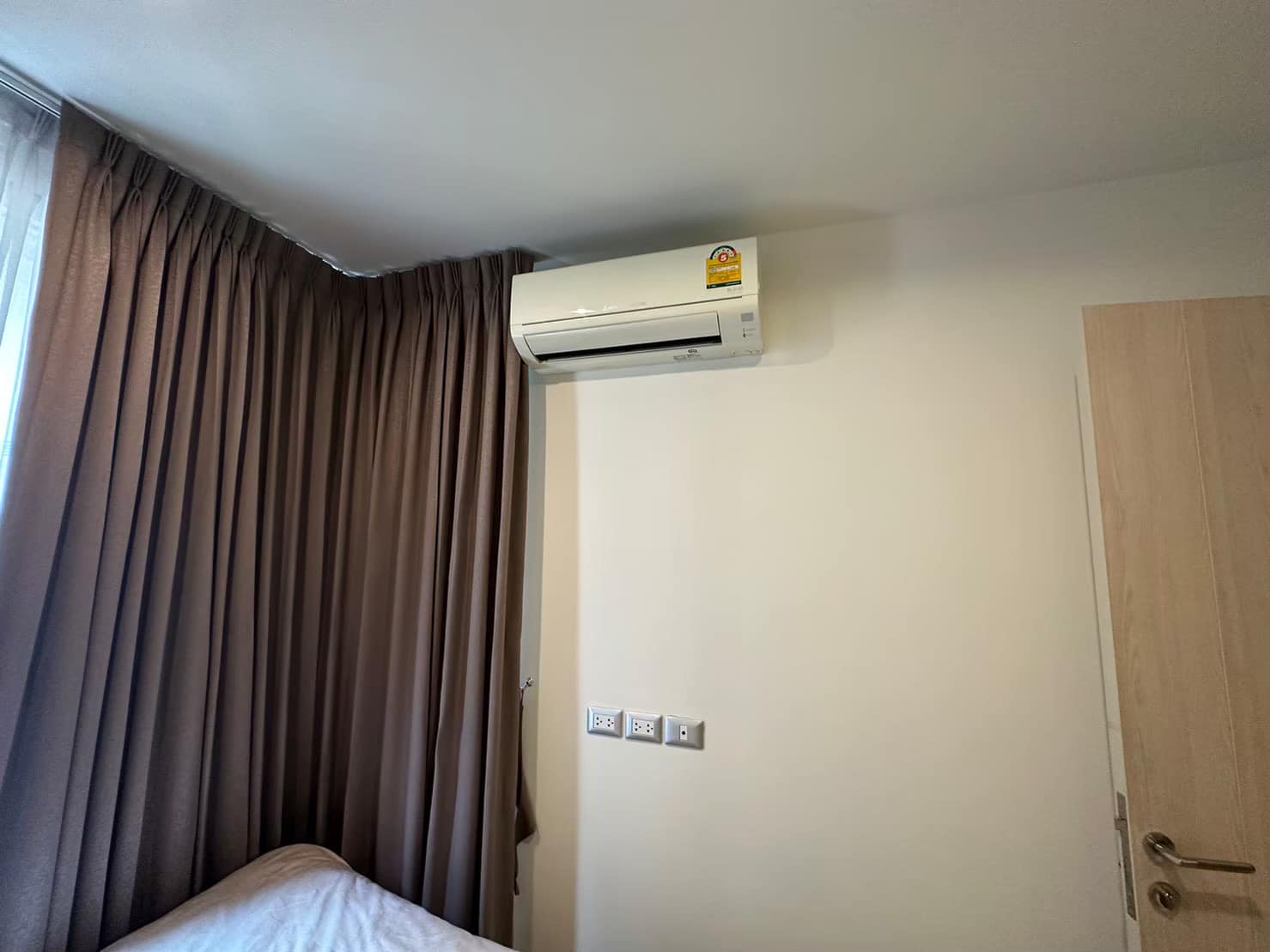 ปล่อยเช่าคอนโด Rhythm Sukhumvit 42 (ริทึ่ม สุขุมวิท 42) - โซนพื้นที่ BTS เอกมัย - 1ห้องนอน 1ห้องน้ำ 1ห้องนั่งเล่น - ขนาดห้อง 28 ตรม. ชั้น 7