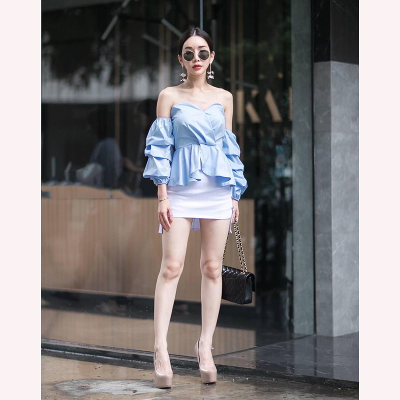 kudapy เซท 2 ชิ้น เสื้อเกาะอกทรงสวยดีเทลเยอะอลังการมากคะ ช่วงตัวจับซ้อนทับกันน่ารักมากๆ ช่วงแขนแต่งพอง จับจีบชั้นๆ