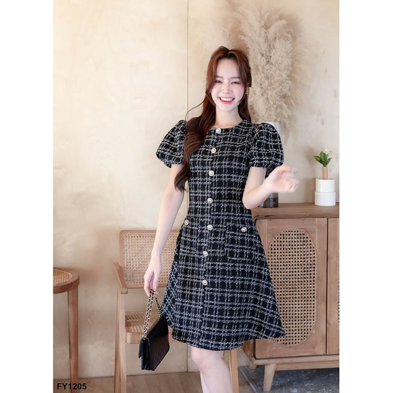 kudapy เดรสสั้นสีแดง/สีขาว/สีดำ ทรงบานแต่งกระดุม9ชิ้น แขนตุ๊กตา