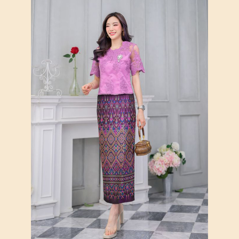 kudapy เสื้อลูกไม้สีทอง สีม่วง คอวีแต่งหยัก แขนสั้นลายสามมิติ เอวเก็บทรงสวยมากค่ะ (เฉพาะเสื้อนะคะ)