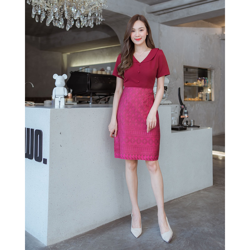 kudapy เดรสสั้นสีแดง/สีฟ้า/สีส้ม/สีชมพู คอบัวกระโปรงลายไทย สวยใส่ออกงานดูดี