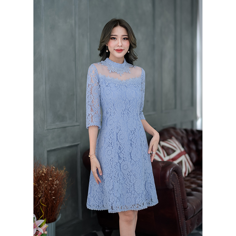 kudapy เดรสสั้นสีชมพู/สีฟ้า ลูกไม้เนื้อนิ่ม รุ่นนี้เป็นแขนศอก กระโปรงบานเล็กน้อย ช่วงอกแต่งผ้าซีทรู เก๋ที่ช่วงคอ