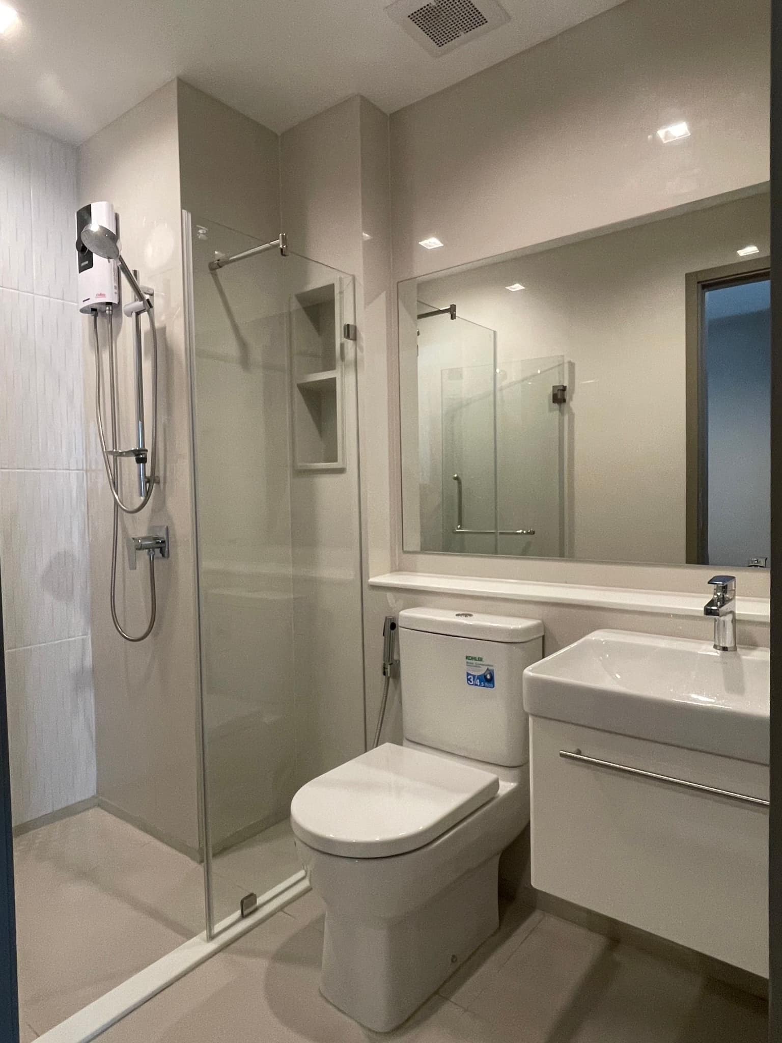 ให้เช่า Life Asoke Hype (ไลฟ์ อโศก ไฮป์) เครื่องใช้ไฟฟ้าครบมีเครื่องซักผ้า