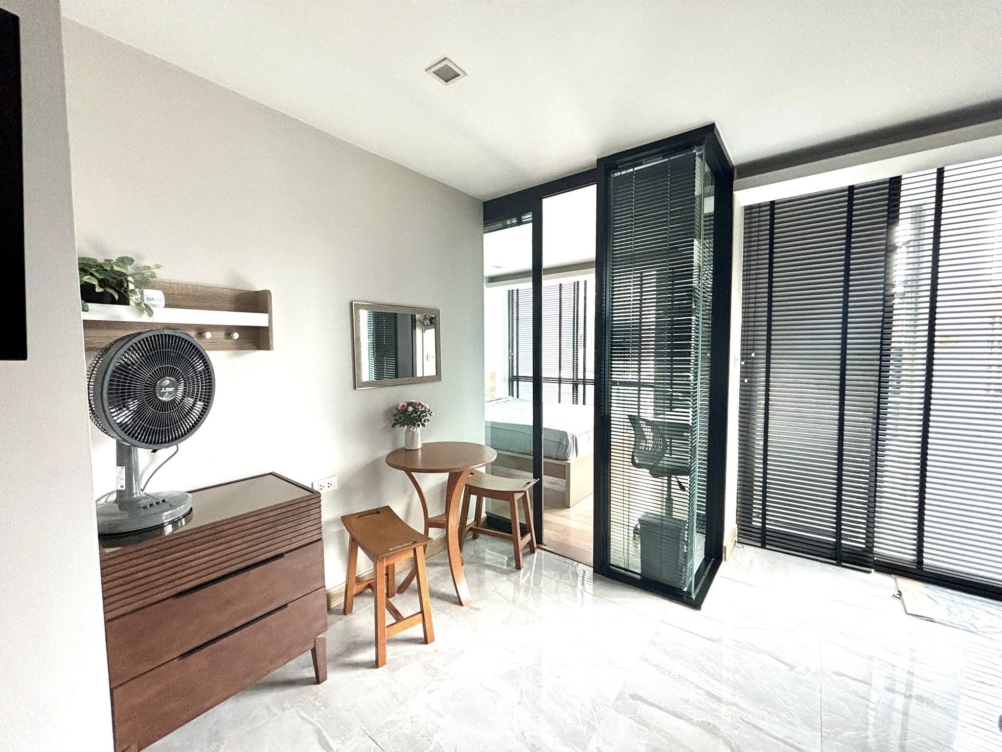 ให้เช่าคอนโด Socio Ruamrudee (โซซิโอ ร่วมฤดี) โซน รถไฟฟ้า BTS เพลินจิต ห้องแบบ 1ห้องนอน / 1ห้องน้ำ ขนาดห้อง 32 ตรม. ชั้น 6