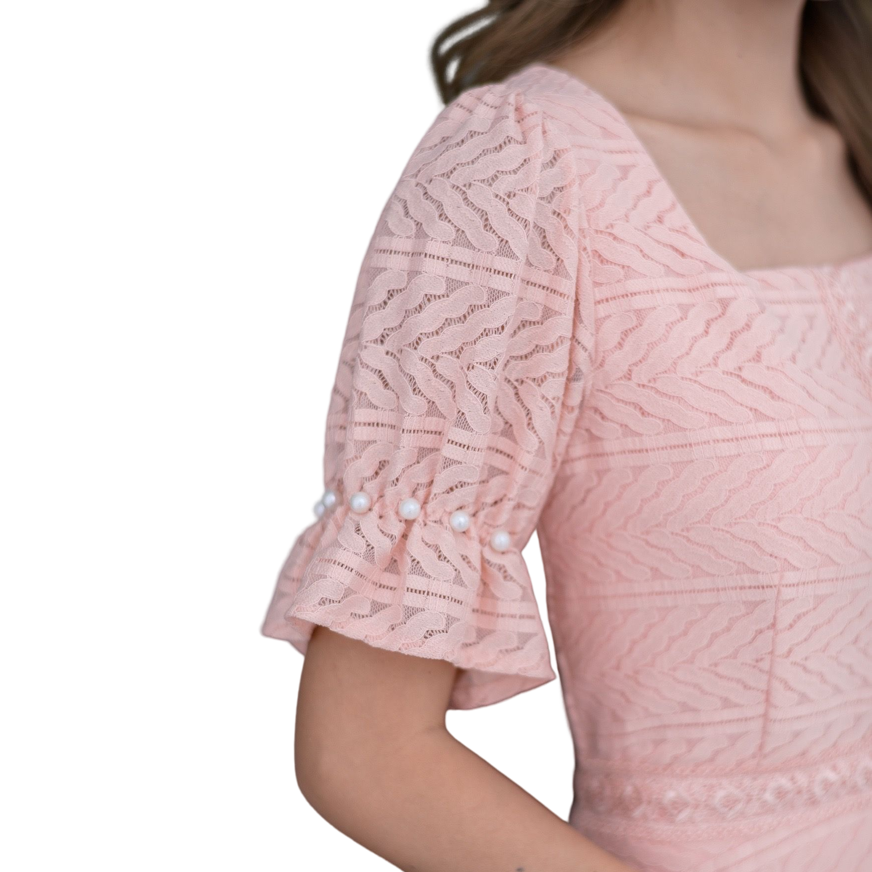 kudapy เดรสสั้นลูกไม้เนื้อดีคอเหลั้ยม แขนจั้มปลาย สีชมพูโอรส สีดำ คัดผ้ามาสวยมากคะ ผ้าเนื้อดีไม่เป็นขุย ไม่ย่นผ้าทอลายแน่นสวยและมีน้ำหนัก ลายชัด เนื้อนิ่มใส่สบายด้วยน๊า ดีไซน์ก็สวยหวานน่ารักมากๆค่ะ