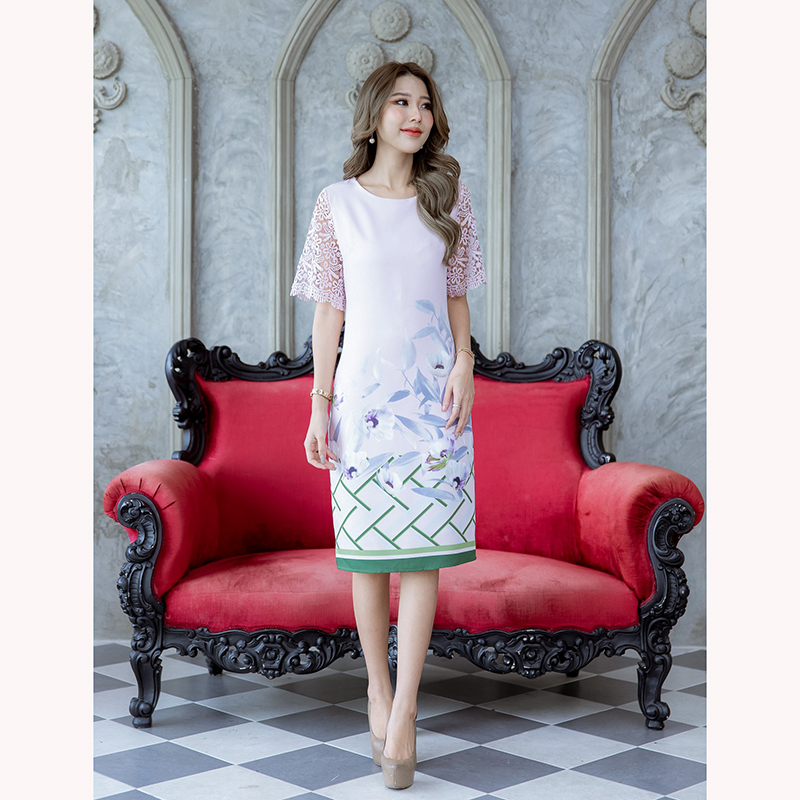 kudapy เดรสสั้นสีชมพูอ่อน/สีน้ำตาล/แดงเลือดหมู ผ้าพิมพ์ ดีเทลช่วงแขนเป็นงานผ้าลูกไม้ทอลายเนื้อดี