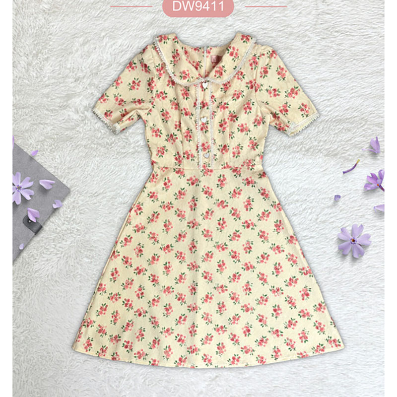 kudapy เดรสสั้นสีแดง/สีครีม/สีเขียว ทรงบานลายดอกคอบัว