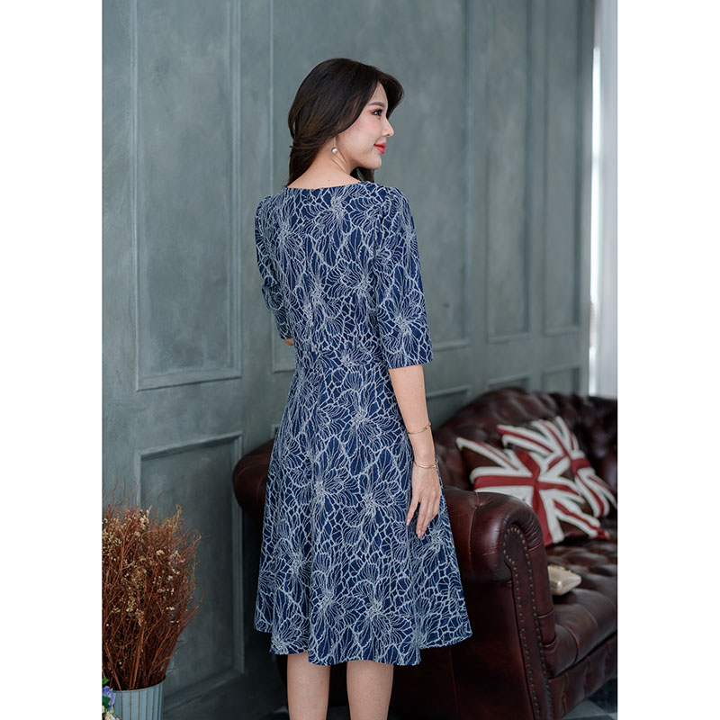 kudapy เดรสสั้นสีกรม/สีดอกแดง ลูกไม้ทูโทน ผ้าสวยงานเนี๊ยบ ผ้าทิ้งตัวสวยดีไซน์แขนศอกทรงใส่ง่ายสุภาพ เอวต่อกระโปรงทรงบานสวิง มีดีเทลตกแต่งลูกไม้ดอกที่อก