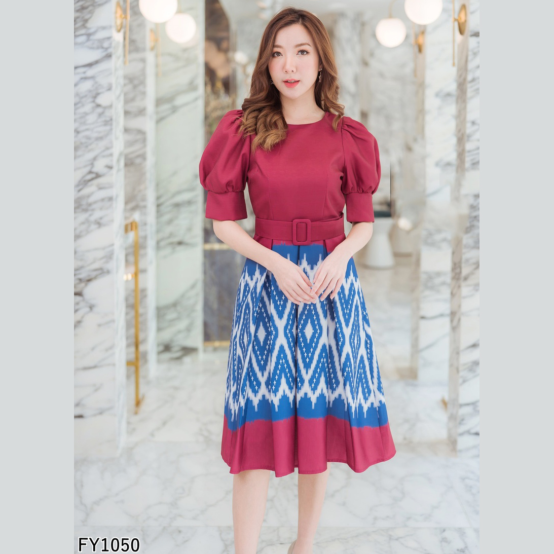 kudapy เดรสสั้นผ้าไทยคอกลมแขนตุ๊กตาสีฟ้าขาว/สีแดงฟ้า มีเข็มขัดผ้ารัดเอว เดรสลายไทยทรงบาน