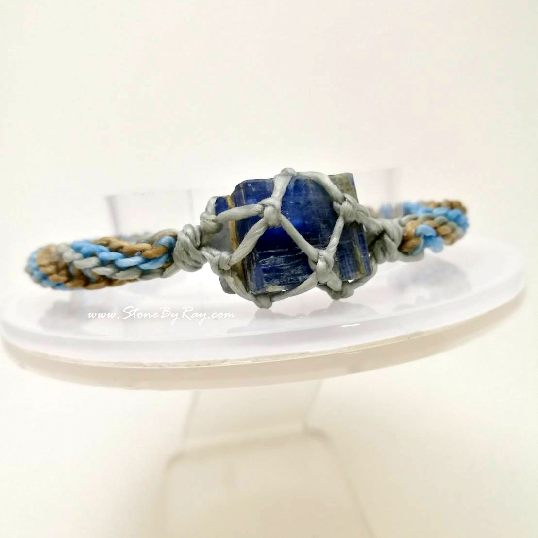 สร้อยข้อมือเชือกถักกับหินไคยาไนท์ (Kyanite)
