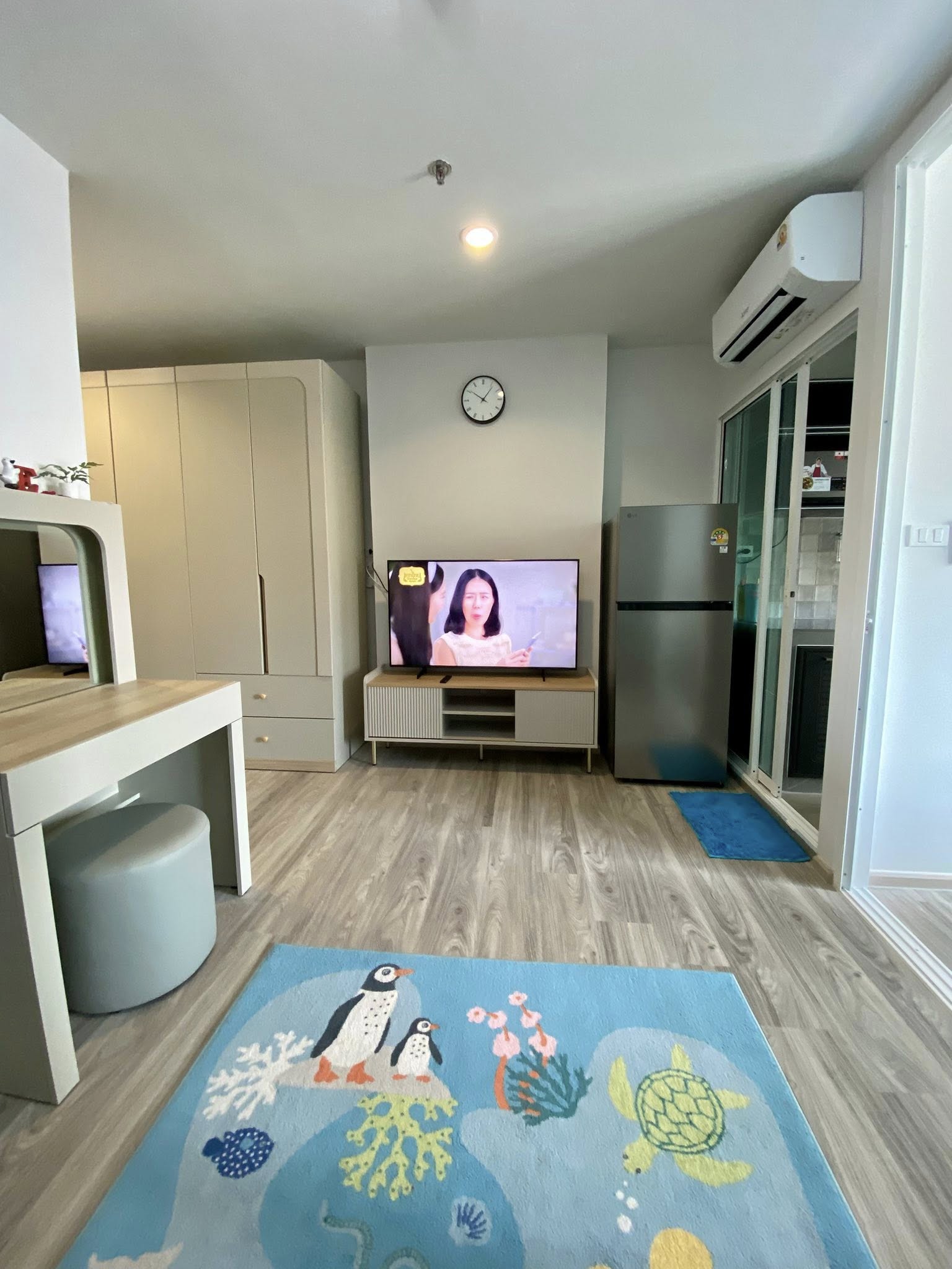 ให้เช่าคอนโด Regent home bangna (รีเจ้นท์ โฮม บางนา) โซนพื้นที่ BTS บางนา ห้องแบบ 1ห้องนอน / 1ห้องน้ำ / โซนครัวปิด · ขนาดห้อง 28 ตรม. ชั้น 5 ตึก A