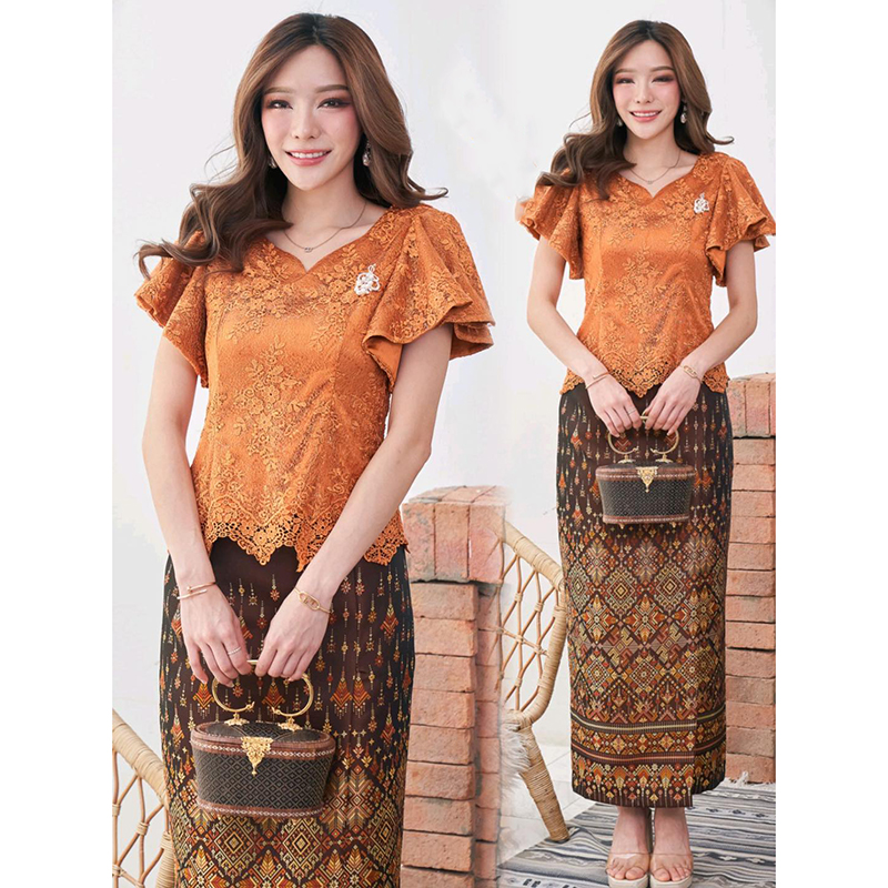 kudapy ชุดเซ็ทเสื้อลูกไม้ใยบวบดอกลอยสีชมพูเเข้ม/สีส้ม ผ้าถุงผ้าไหมแพรวากาฬสินทร์สำเร็จรูปอัดกาวอย่างดี