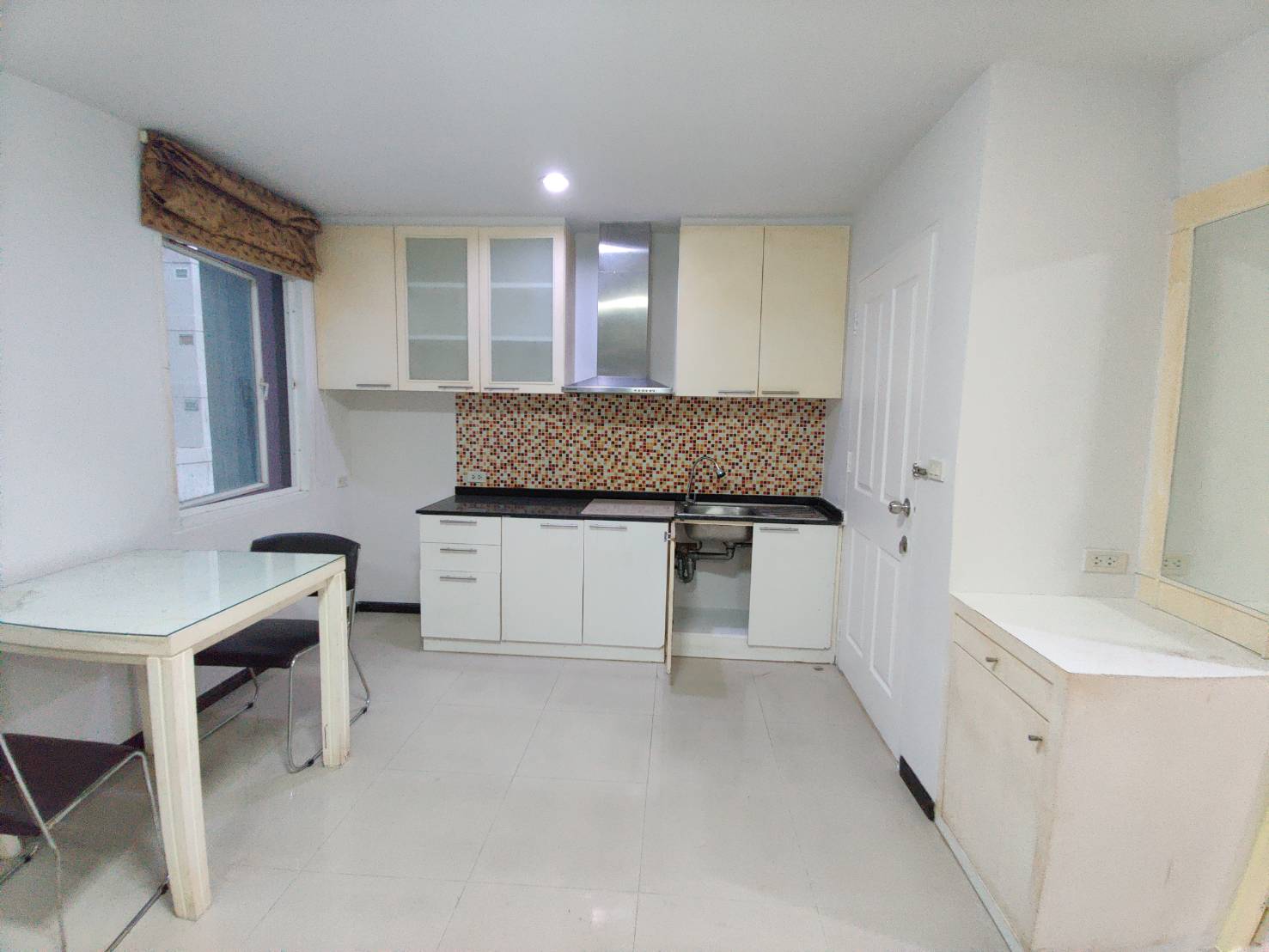 ให้เช่าคอนโด Boutique Ratchada 17 (บูทีค รัชดา 17) - ตกแต่งเฟอร์ครบเปลี่ยนที่นอนใหม่ให้เลย - การเดินทาง: MRT สุทธิสารและห้วยขวาง