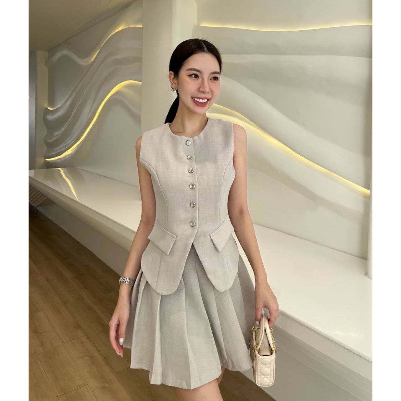 kudapy ชุดเซ็ทสีดำ/สีเทา/สีขียว/สีชมพู เสื้อแขนกุด+กระโปรง set เสื้อแขนกุด แต่งกระดุมจริงด้านหน้า